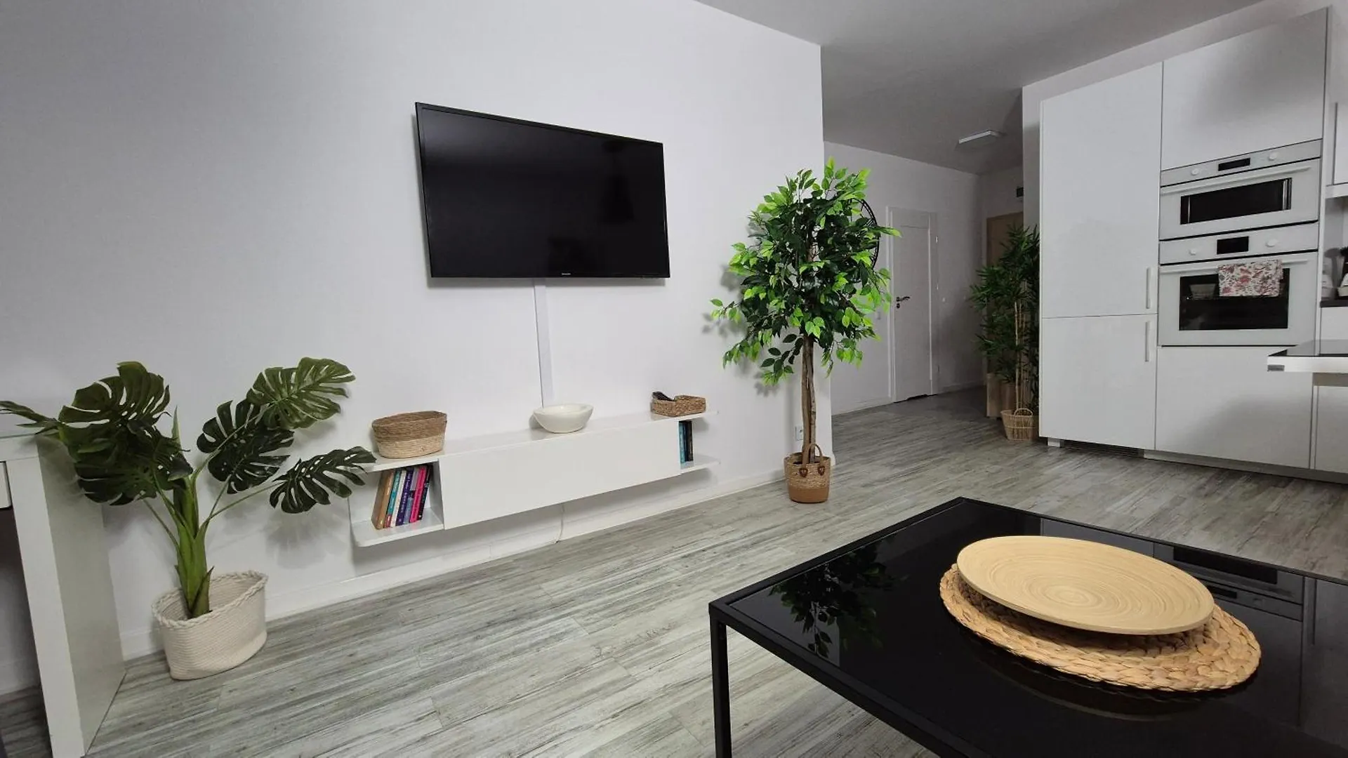 Appartement Garbary 100 White Apartment, Parking, Self Check-In 24H, Air-Conditioning Poznań
