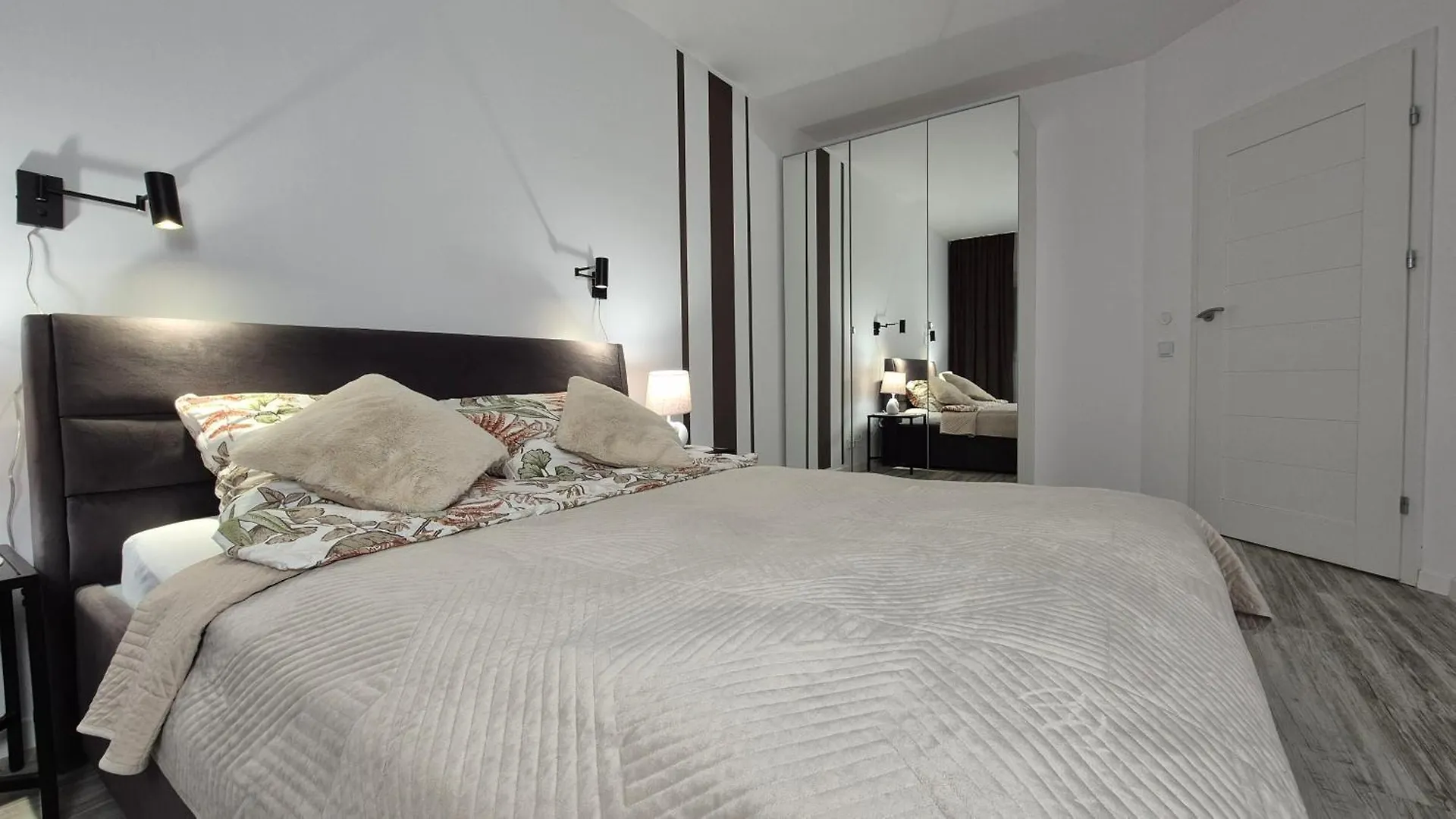 Appartement Garbary 100 White Apartment, Parking, Self Check-In 24H, Air-Conditioning Poznań