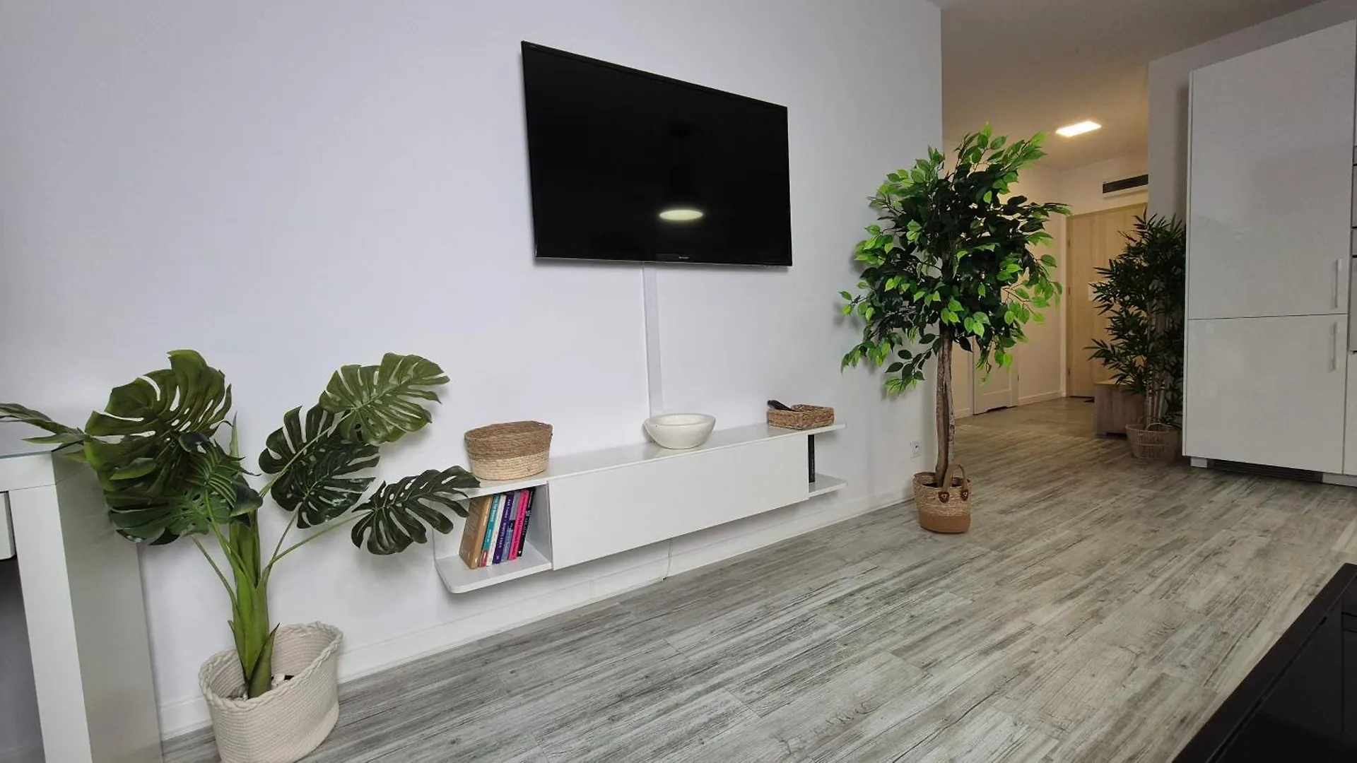 Garbary 100 White Apartment, Parking, Self Check-In 24H, Air-Conditioning Poznań Appartement