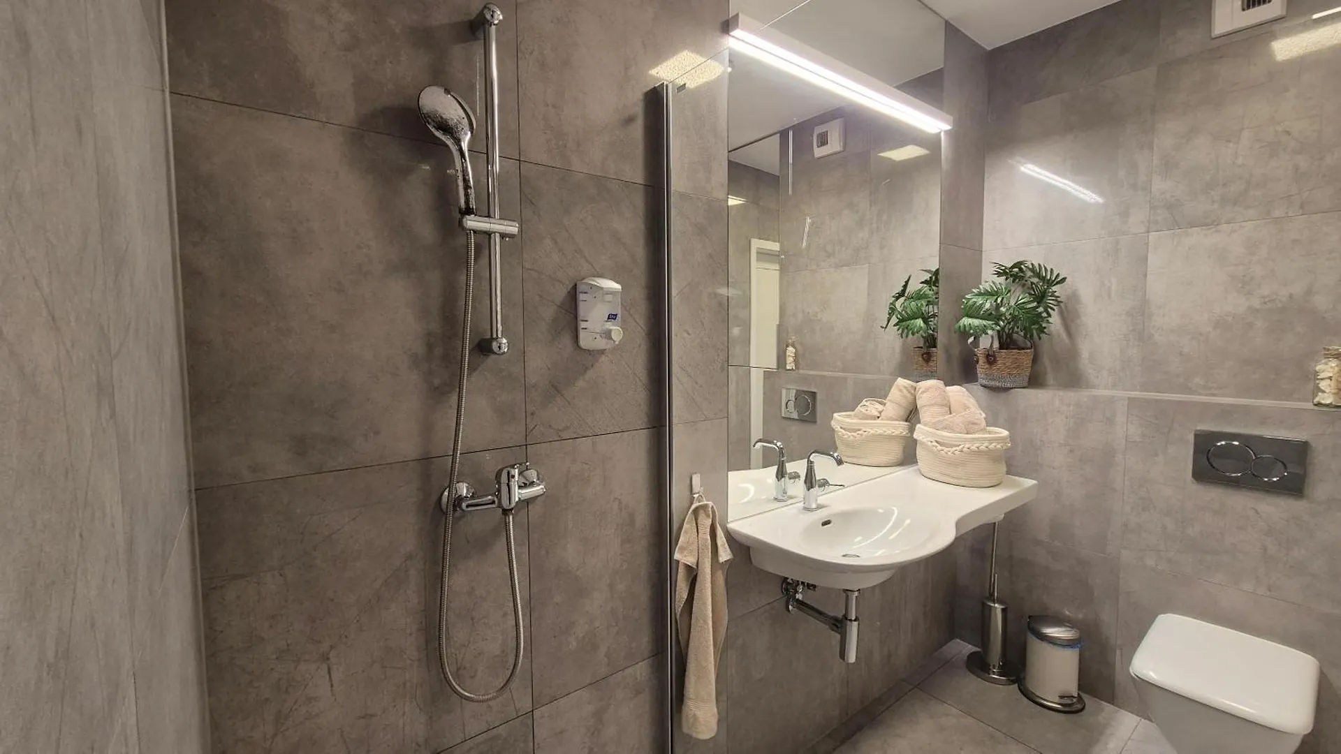 Garbary 100 White Apartment, Parking, Self Check-In 24H, Air-Conditioning Poznań Appartement